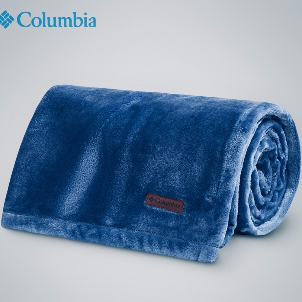 Columbia Plush Throw/Blanket NEW Super Soft Indoor/Outdoor - Picture 7 of 7